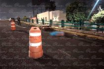 La víctima viajaba como acompañante cuando la motocicleta derrapó y chocó contra una guarnición en Toluca