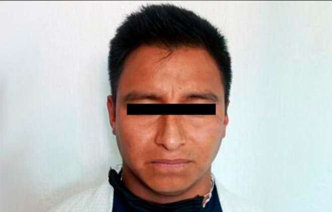 También la atacó con un cuchillo hasta causarle la muerte. Después huyó del sitio