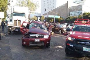 El accidente sucedió en la calle Roberto Fulton esquina con Avenida Mario Colín.