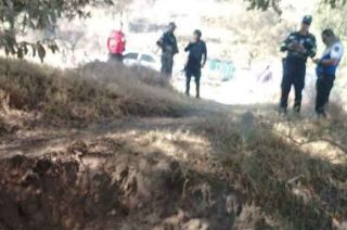 Cerca de los vertederos, encontraron el cuerpo de un hombre atado a una rama.