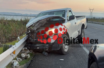 Presuntamente uno de los conductores invadió el carril contrario, lo que provocó el choque.