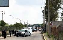 Asaltantes se enfrentan a balazos con policías en Texcoco; hay dos muertos y un herido