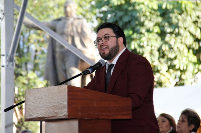 La gobernadora Delfina Gómez Álvarez presidió la ceremonia de toma de protesta.
