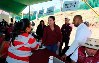 En Metepec, ayuntamiento y ciudadanos atienden rezagos: Gaby Gamboa