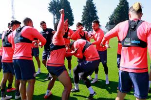 La práctica fue vespertina, y el plantel realizó entrenamiento diferenciado