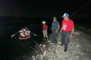 La corriente del agua le impidió al joven salir, por lo que lo perdiendo de vista.