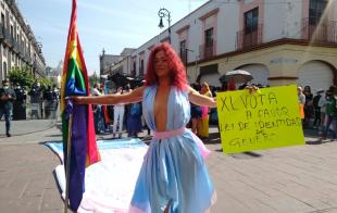 Este martes, los diputados mexiquenses decidirán si aprueban o no la Ley de Identidad de Género, por ello, la comunidad trans se reunió en el lugar