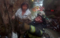 #Toluca: Mujer, diez horas atrapada en el fondo de una barranca