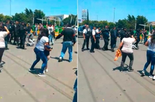 #Video: Taxistas se enfrentan con policías para evitar revisión en Neza