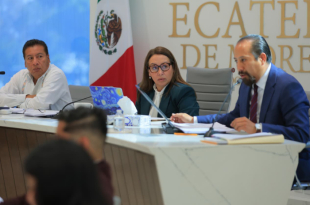 Azucena Cisneros Coss, alcaldesa de Ecatepec, durante la segunda sesión extraordinaria de Cabildo