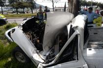 En el lugar quedó siniestrada una camioneta con placas del Estado de México.