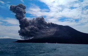 Erupción de volcán Agung en Indonesia provoca cierre de aeropuertos internacionales