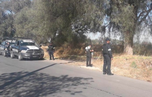 Hallan a dos mujeres muertas; una enmaletada en Neza