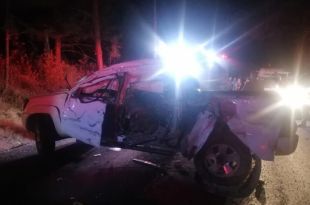 El hombre iba a bordo de una camioneta Toyota tipo Tacoma al momento en que perdió el control.