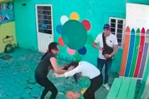 Detienen a padres que golpearon a maestra de kínder en Cuautitlán Izcalli