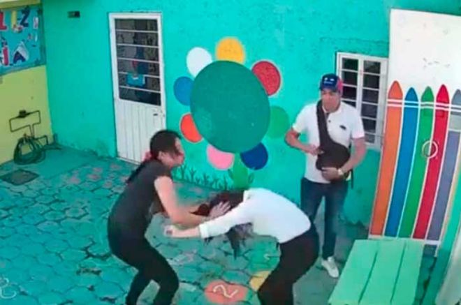 Detienen a padres que golpearon a maestra de kínder en Cuautitlán Izcalli