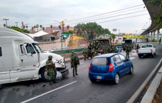 #Video: Choque entre convoy militar y tráiler deja ocho lesionados frente a #Perinorte
