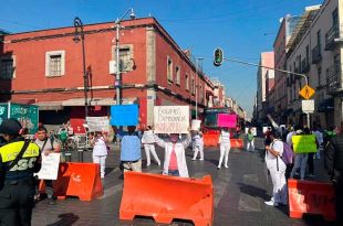 Médicos bloquean principales vialidades de CDMX