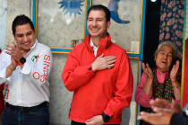 Video: Elías Rescala recorre Naucalpan y entrega apoyos a familias