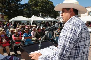 La Primera Expo de Agroinsumos se llevó a cabo en la Plaza Rayón de la cabecera municipal.