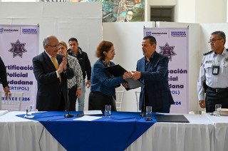 La presidenta municipal Angélica Moya Marín encabezó la Certificación Policial