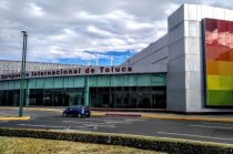 Fachada del Aeropuerto Internacional de Toluca, donde se activaron protocolos de seguridad tras el reporte de un objeto extraño a bordo de un vuelo de Volaris.