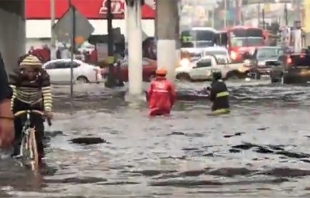 Se inunda nuevamente Pilares en Metepec; reportan vehículos atrapados