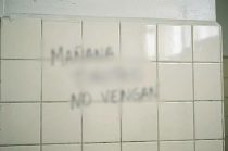 Pintas con la frase “mañana tiroteo no vengan” en escuelas generaron alarma y activaron protocolos de seguridad en distintos estados del país.