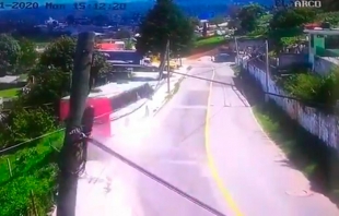 #Video: Momento exacto en que autobús de pasajeros vuelca en #IsidroFabela