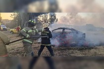 El hallazgo ocurrió en un paraje de la localidad de San Marcos de la Cruz, donde vecinos reportaron que un vehículo Ford se encontraba en llamas. 