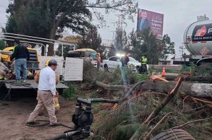 Pipa PEMEX que transportaba 20 mil litros de diésel