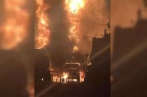 Las llamas fueron visibles a varios kilómetros de distancia, lo que causó pánico entre los habitantes.