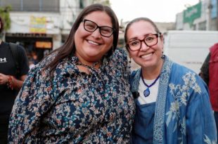 Azucena Cisneros inaugura la Feria del Libro de Ecatepec.