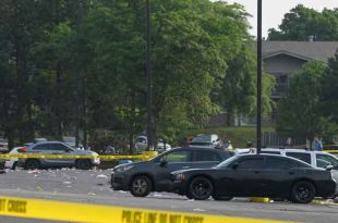El ataque tuvo lugar en el centro comercial Hinsdale Lake Terrace, en el estacionamiento.