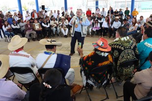 En este encuentro celebrado en la comunidad mazahua de Santa Ana Nichi, fue recibido por el jefe supremo Margarito Sánchez Valdez