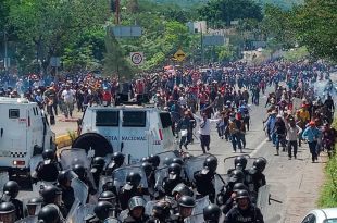 Por el momento la Autopista del Sol se encuentra bloqueada por los manifestantes