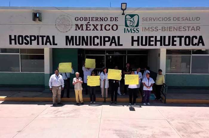 Personal de hospitales reporta más de 15 días de retraso en el pago de su quincena