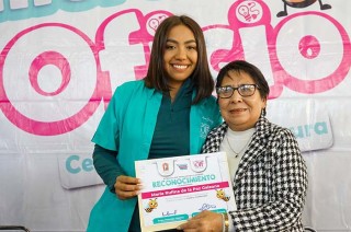 En su discurso, la Presidenta Honoraria del DIF Toluca destacó que &quot;este día no solo celebramos lo que han logrado, sino lo que están por lograr&quot;.