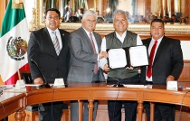 Incremento del 8% directo al sueldo base de los trabajadores del municipio de Toluca