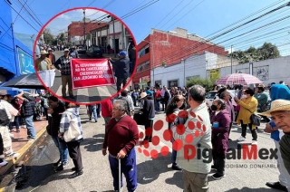 Integrantes de distintas comunidades del municipio de Huixquilucan realizaron una manifestación frente a las instalaciones del Registro Agrario Nacional (RAN) en Toluca.