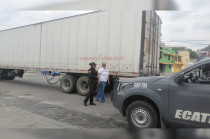 La caja, con placas 577-XA-2 y razón social AFC Auto Fletes Chihuahua, S.A. de C.V., contenía cuatro toneladas de colchones pertenecientes a la empresa Colchones América, con destino a Chihuahua.