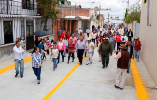 Inaugura alcalde de Toluca obras de pavimentación
