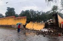 Colapsa barda de la Parroquia de San Miguel Arcángel en #Zinacantepec