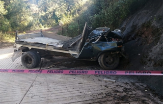 Teñía 23 años y muere al estrellar su camioneta en #SanSimónDeGuerrero