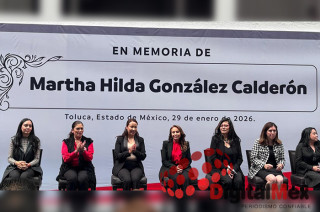 Dirigentes y militantes del PRI Estado de México rinden homenaje luctuoso a Martha Hilda González Calderón.