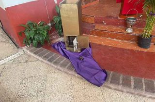 La Parroquia mostró imágenes de cómo quedaron vacíos los contenedores.