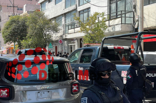 Elementos de fuerzas federales y estatales desplegaron un operativo en las calles Morelos y Galeana, en el centro de Toluca.