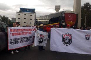Paralizan extrabajadores de la CFE la México-Querétaro 