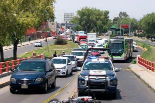 El accidente se registró sobre el puente vehicular de la Avenida Central, que cruza la carretera Texcoco-Lechería.