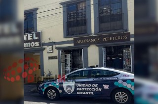 El hallazgo ocurrió cuando una empleada del área de limpieza ingresó a la habitación y encontró el cuerpo, por lo que alertó de inmediato a la administración del hotel, quienes dieron aviso a las autoridades.